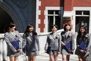 【画像】慶應女子高校のスカート、ガチで短い。太もも祭りｗｗｗ