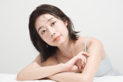 【画像】浜辺美波さん、アレを使って『おムネ』を強調させてしまうｗｗｗｗｗｗｗｗ