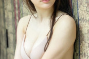 【芸能】雪平莉左、究極Fカップボディで魅せる水着オフショ公開