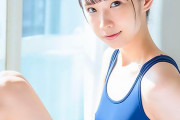 希咲那奈 Aカップ貧乳の美少女がAVデビュー！セーラー服を脱がせてパンツに手を突っ込み手マン