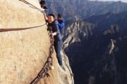 【画像】中国の登山がヤバすぎるwwwwww