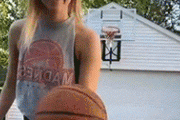 【gif】白人女さん、バスケでチート級のスキルを持つ