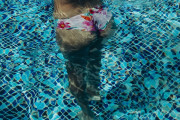 【画像】西﨑美空写真集の水着オフショットｷﾀ━━━━(ﾟ∀ﾟ)━━━━!!