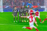 【動画】サッカー選手さん、とんでもないフリーキックを決めてしまうwwwwwwwwwwwwwwwwwwwwwwwwwwww
