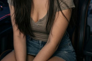 【画像】自分の部屋の写真撮ってAIでドスケベ女を召喚するのエロすぎるｗｗｗ