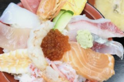 【悲報】豊洲の大将『1.8万円の海鮮丼がインバウン丼と呼ばれてます(笑)』