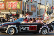 【悲報】沖縄の新成人さん、車にとんでもないペイントをしてしまう