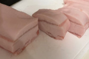 【画像】ほとんどラードな豚バラブロック、見つかる