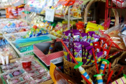 【懐古】小学校の近くでババアがやってる駄菓子屋