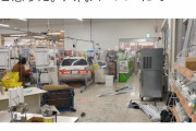 【画像】スーパーに車が突っ込む。お前らが想像する8倍は突っ込んでるｗｗｗｗｗｗ