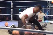 ◆【悲報・閲覧注意】黒人さん、プロレスで本気で殺しに行ってしまう・・・