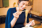 【画像】女さん、やはりラーメン屋に行っては行けなかった