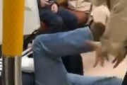 【悲報】チー牛さん、電車で大喧嘩してしまうwwwwwwwwwwwwwwwwwwwwwwwwwww