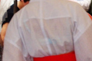【画像】夏休みJKさん、アルバイトで巫女さんやるが透けブラになってしまうｗｗｗ