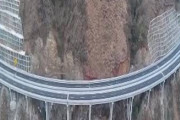 【画像】中国、とんでもない場所に高速道路を作ってしまうｗｗｗｗｗｗｗｗｗｗｗ