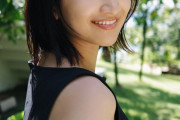 【画像】グラドル 榎原依那さん(28)のデカパイをご覧あれ！