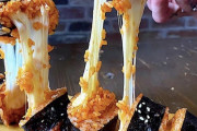 【画像】新大久保発の韓流グルメ「チーズキンパ(海苔巻き)」がガチでうまそうｗｗｗ
