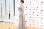 仲里依紗　下半身シースルードレスでジュエリーベストドレッサー賞