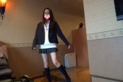【エロ動画 素人】 真昼間からラブホででこっばちパイパン制服女子校生とハメ撮り