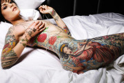 【刺青エロ】全身タトゥーだらけの外人美女さん、正直コレはヌケない・・・・