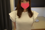 【無修正 素人】 特別な感情を抱かせる程美しいアイドル級美少女再び...。最後の切ない笑顔が離れない。二度と会えない真夏の夜の夢。
