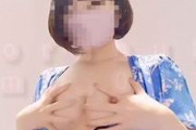 【個人撮影】試着室でオナニーしちゃう様子を素人娘が自撮り投稿！ピンと起った乳首がクソエロい