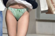 【朗報】パンティのみで歩く女が発見される