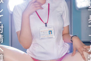 ナースの下半身でフル勃起させて、陰茎を刺激して射精へ導きます。長身の痴女 守屋よしの