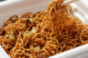 カップ焼きそばに入れたら美味しい物ｗｗｗｗ