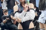 【画像】女コスプレイヤーさん　普通に撮影するとちょっとアレ
