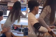 【画像】くら寿司でセックスしながら寿司食うカップルが発見されるｗｗｗｗ