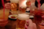 【画像】ドイツ人「なぜ日本人はビールをキンキンに冷やして飲むんだい？味が分からなくなっちゃうじゃないか！！」→