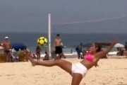 【驚愕】手をつかわないビーチバレー、すごいｗｗｗｗｗ