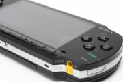 ワイのPSP「ｼｬｰｯ!ｼｬｰｯ!（怒号）」　ワイ「こいつうるさいなぁ・・・ん？」　あっくんのPSP「…」