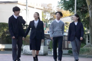 【朗報】高校が「ユニクロ制服」を導入した結果、制服代が4分の1に　利権死亡