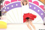 NHKのど自慢で保田圭似JDがおどるポンポコリン歌いながら黒パンチラ