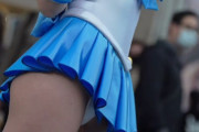 セーラーマーキュリーのコスプレイヤーさん、おパンティーがチラチラしてしまうwww