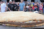 【画像】ギネス記録の超☆巨大ハンバーガーがこちらｗｗｗｗｗｗ?