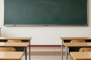 【画像】半裸水着で登校する学校、勃起するとこうなるｗｗｗ