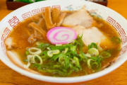 【画像】ワイ「ラーメン食べる女の子を描いて」　AI「へい、お待ちっ！」→