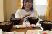 牛丼屋でバイトしていた女子、牛丼を当てることができずAVで生中出し