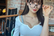 【画像】こういう谷間見える格好して男どもの目線がどんなもんか体験してみたいよなｗｗ
