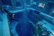 【朗報】ドバイにオープンした世界一深いプール、めちゃくちゃ楽しそう
