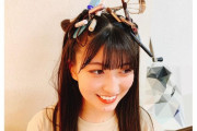 モーニング娘。'21羽賀朱音、『#世界一オシャレなヘアアレンジ』と称してコスメを全部頭の上に乗せる「皆さん存分にコスメを眺めてあげてください」