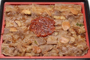 【朗報】俺たちのセブン、肉がびっしり詰まった焼肉弁当を発売してしまうwwww
