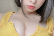 【画像】FカップJKお●ぱいがでかすぎて胸元のボタンが取れお●ぱいがはみ出してしまうｗｗｗ