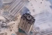 【動画】中国さん建設ストップして売れなくなったマンションを次々と破壊するｗｗｗ
