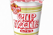 【画像】女さん「カップ麺でもマウント取りたいな．．．せや！」