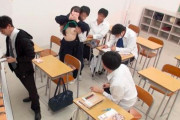 【素人】性欲旺盛な若者男女は授業中にも関わらず先生の目を盗み生中出しセックス！