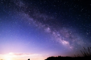 【朗報】もう天の川が見れる